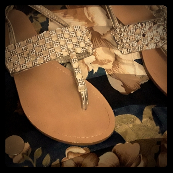 Flats - Picture 1 of 2